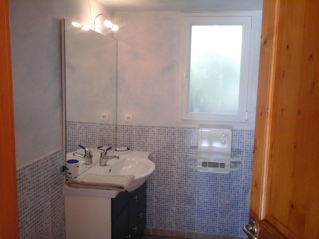 Hotel Mas Des Lys Roquebrune-sur Argens Zimmer foto