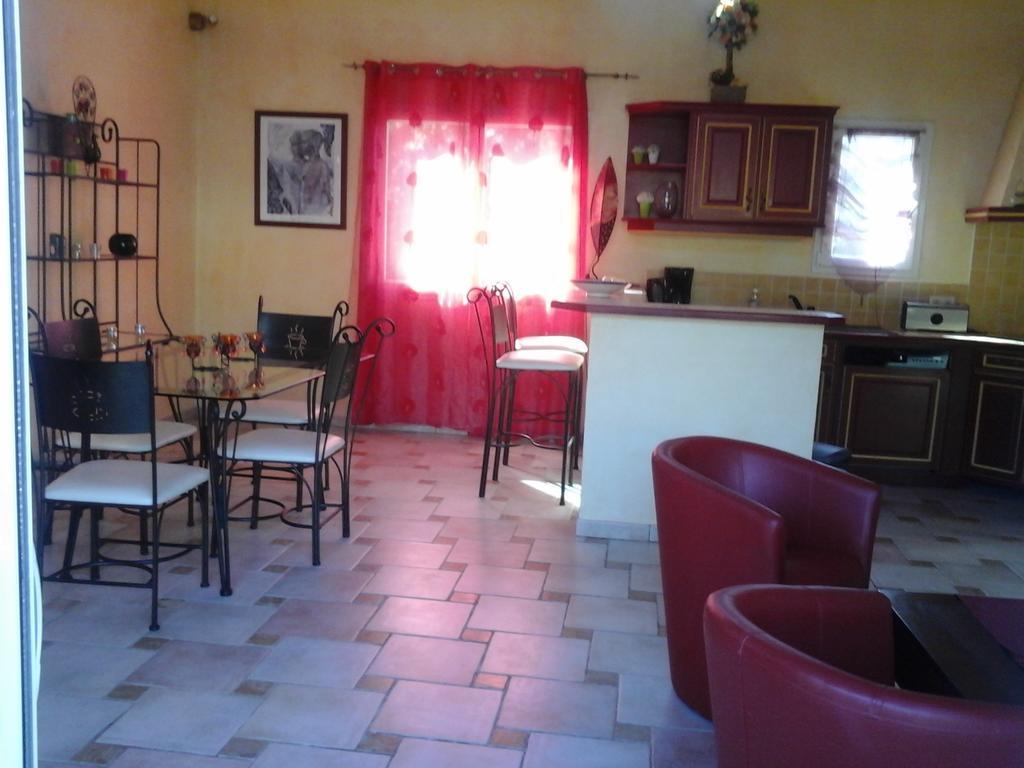 Hotel Mas Des Lys Roquebrune-sur Argens Zimmer foto
