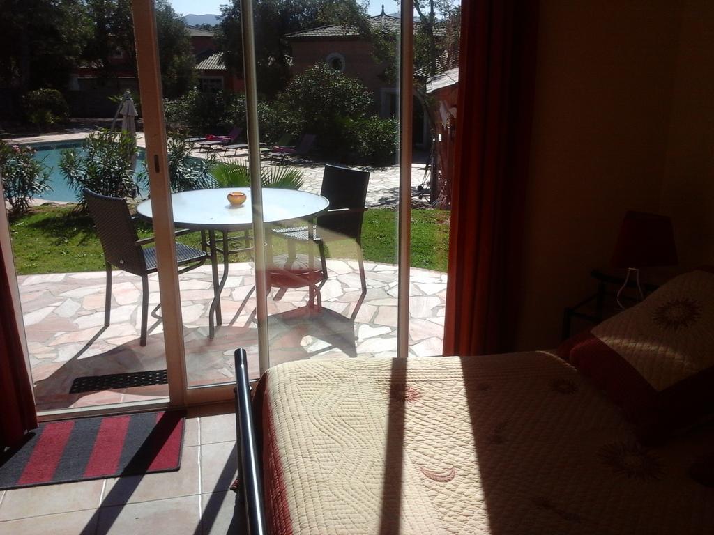 Hotel Mas Des Lys Roquebrune-sur Argens Zimmer foto