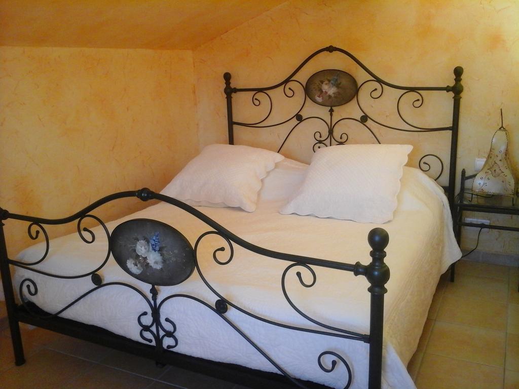 Hotel Mas Des Lys Roquebrune-sur Argens Zimmer foto