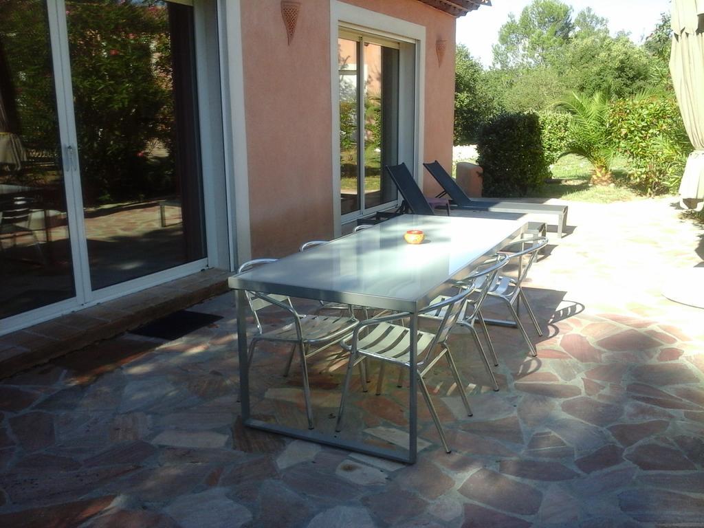 Hotel Mas Des Lys Roquebrune-sur Argens Zimmer foto