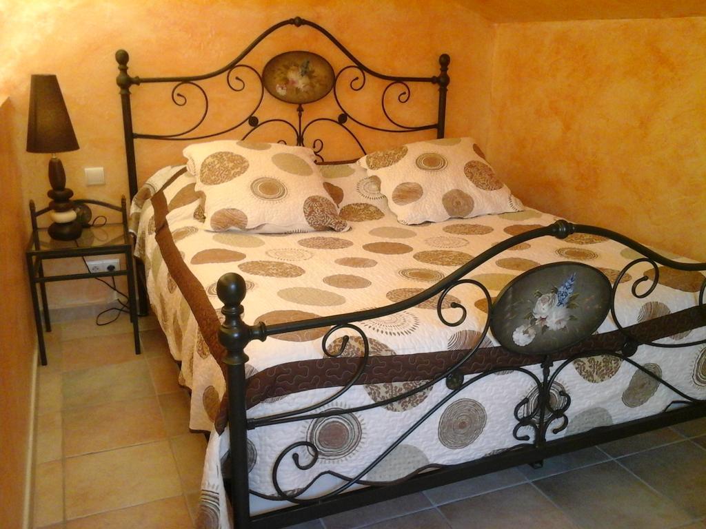 Hotel Mas Des Lys Roquebrune-sur Argens Zimmer foto