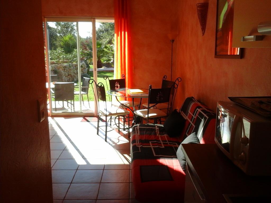 Hotel Mas Des Lys Roquebrune-sur Argens Zimmer foto