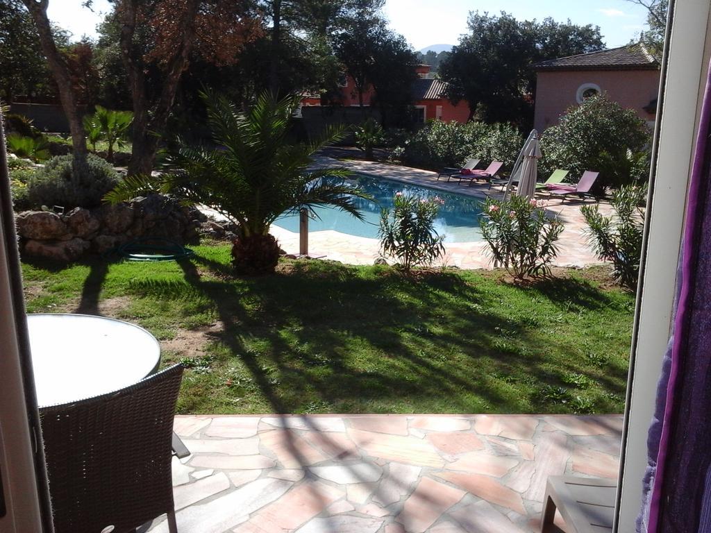 Hotel Mas Des Lys Roquebrune-sur Argens Zimmer foto