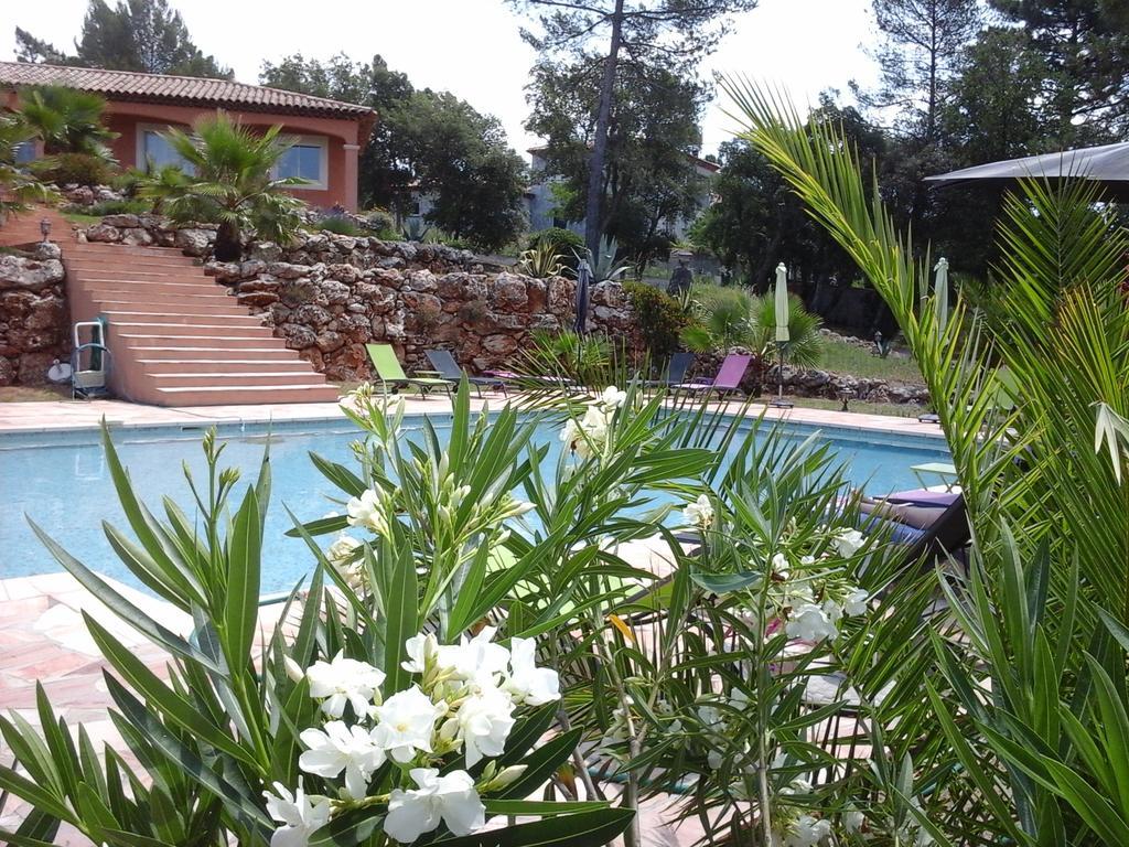 Hotel Mas Des Lys Roquebrune-sur Argens Exterior foto